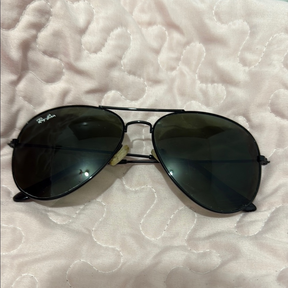 Ray-Ban Black Aviator Sunglasses Iconic Design